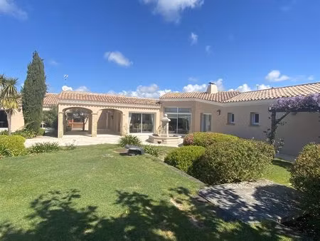 les sables d'olonne villa d'exception a l'esprit provencale au calme