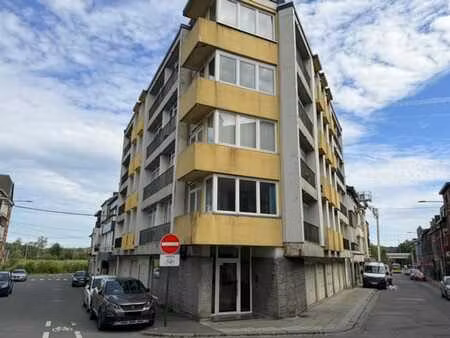 appartement à rénover 1ch + cave + garage 1v