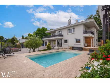 maison de luxe à vendre dans le quartier le chateau