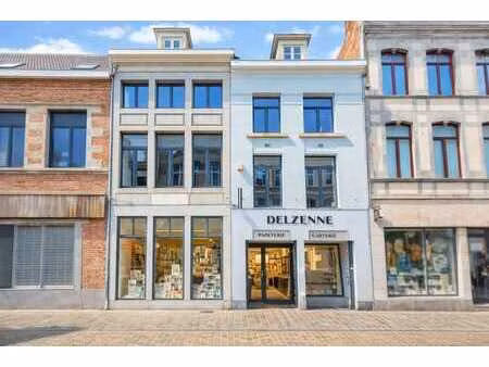 rare : superbe bâtiment commercial au centre-ville d’ath