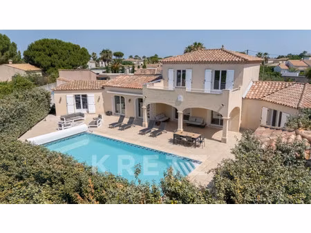 villa de luxe à vendre dans le quartier peripherie