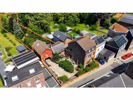 maison et studio sur un vaster terrain de +/- 1.826m²