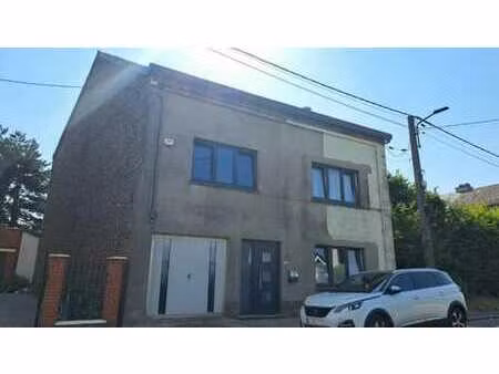 spacieuse maison  4 façades  avec jardin et garage