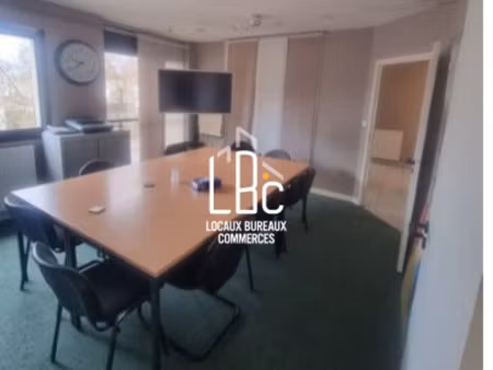 location local professionnel 160m² nantes 44300