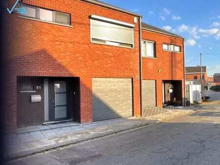 maison coup de coeur avec garage et jardin  en rue calme