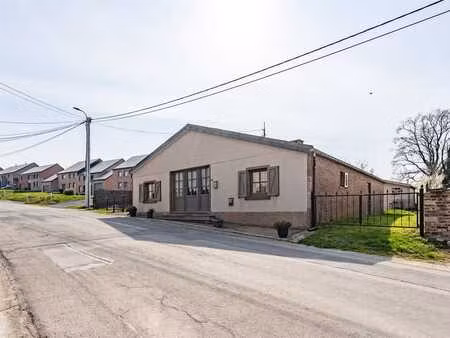charmante habitation dans le village de feschaux