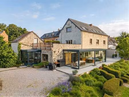 magnifique villa (8 ch/3 sdb) dans un superbe cadre à erpent