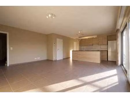 superbe appartement 2 chambres avec balcon + parking couvert