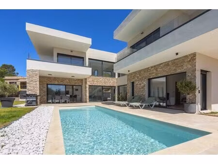 villa à saint-raphaël – secteur les plaines / proche boulouris avec deux appartements indé