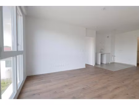 location appartement 2 pièces 44 m² à savigny-le-temple (77176)  860 €