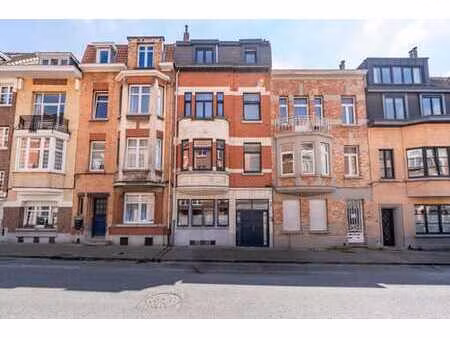 maison de maitre (6ch/3sdb/1bur) de ± 331m² avec jardin