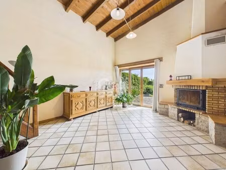 ? à 5 minutes de vesoul : demeure de caractère de 218 m²