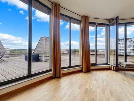 superbe penthouse meuble - 3 chambres + grande terrasse