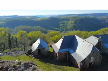ensemble en pierre  à rénover avec terrain certifié ab villecomtal