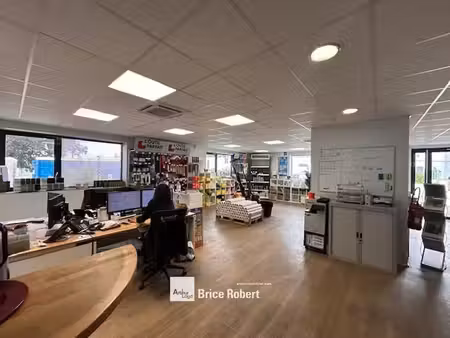 vente entrepôt 920m²