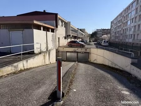 parking/box 14 m² colmar