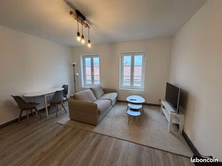 ? studio meublé entièrement rénové – centre-ville de cognac disponible fin août