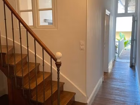 appartement duplex t3 avec balcon  rénové à neuf  centre-ville de lectoure