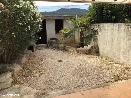 t2 avec terrasse et jardin plus un parking prive