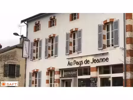 rare  ce bel immeuble commercial contenant un restaurant renommé  sa terrasse et son appar