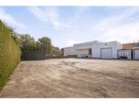 bâtiment d'affaires polyvalent avec résidence à avekapelle/v