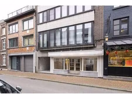 local commercial d'environ 106 m² à vendre dans le centre de
