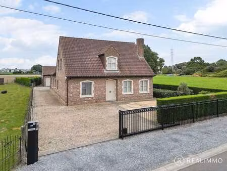ruime villa op 911m² in een rustige  groene omgeving te s...