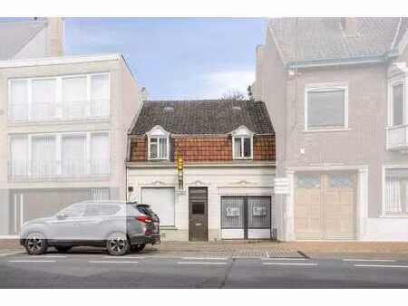 maison à rénover en plein centre de meulebeke !
