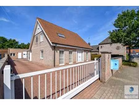 unieke villa met dubbele garage en opslagplaats/ loods in...