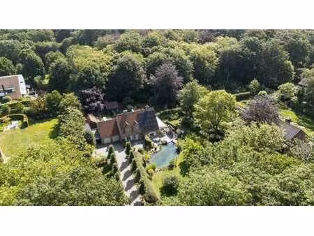 superbe maison au vert avec étang de baignade