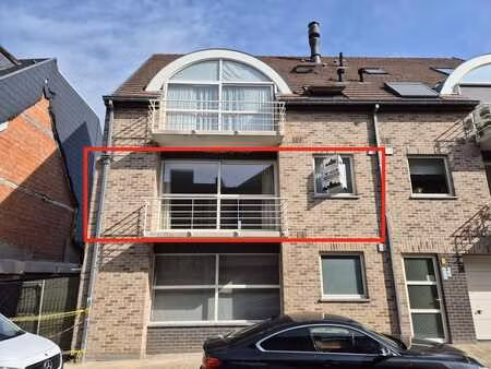 appartement 2 chambres avec terrasse et ascenseur — au centr