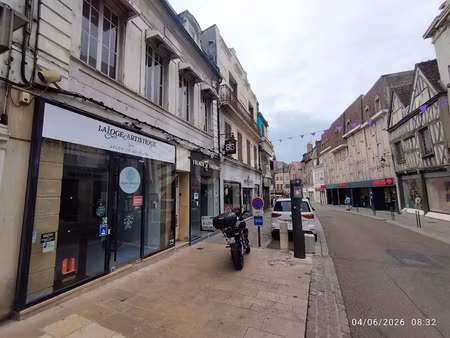 location commerce 150 m² à auxerre (89000)
