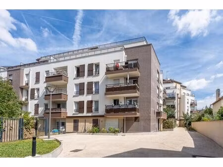 appartement 3 pièces de 68 m² à rosny-sous-bois