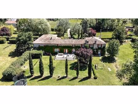 maison avec piscine et jardin champniers (16)