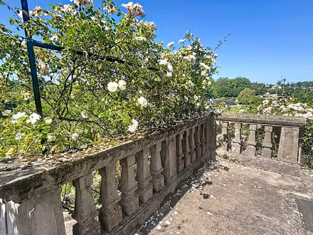 maison de caractère en pierre avec jardin bucolique rochef