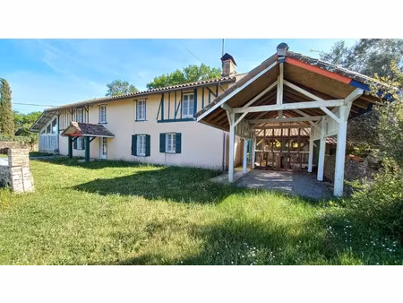 vente propriété 6 pièces 184 m² à villeneuve-de-marsan (40190)  299 000 €