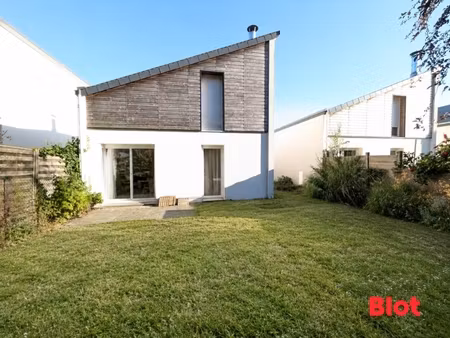 a vendre blot immobilier - belle maison avec 4 chambres dans le centre de brécé