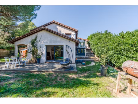 dommartin  maison sur deux niveaux avec jardin