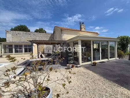 maison de caractère  3 chambres  piscine et dépendances