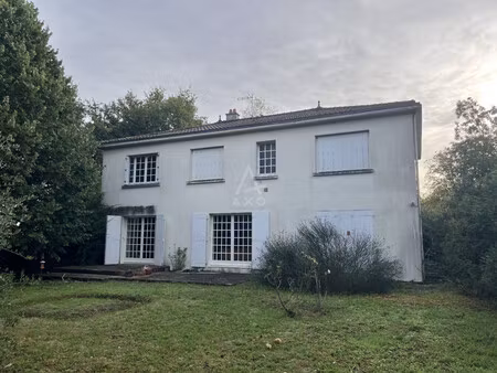 vente maison saint denis la chevasse  200m² 10 pièces 178 000€ avec garage