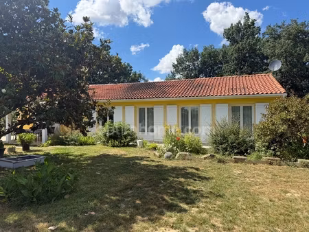 maison 8 pièces  terrain 9000 m²