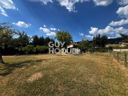 rozier-en-donzy : terrain constructible 710 m² au calme