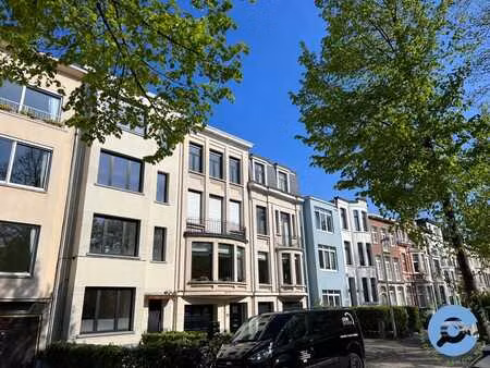 ruim 2 slaapkamer appartement op top-ligging