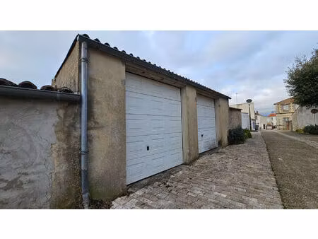 location parking / box 1 pièce  20.00m²  soubise