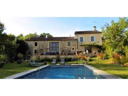 propriété avec piscine et jardin cremps (46)