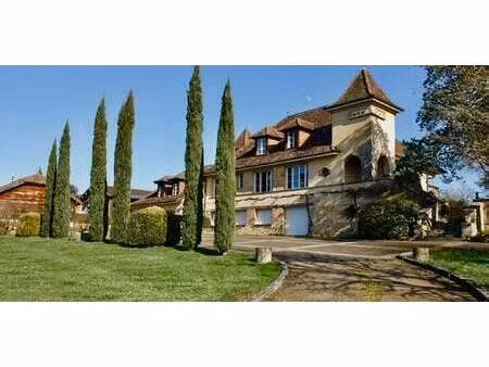 maison avec piscine et jardin figeac (46)
