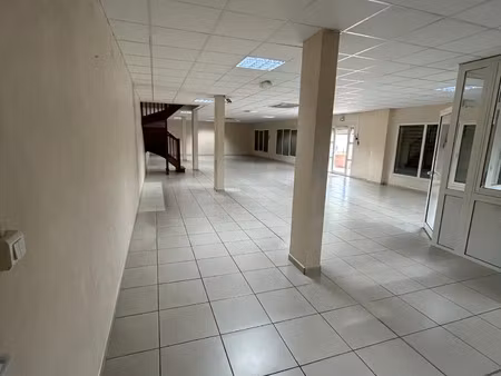 location commerce 826 m² à baie-mahault (97122)