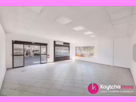 location commerce 88 m² à le port (97420)
