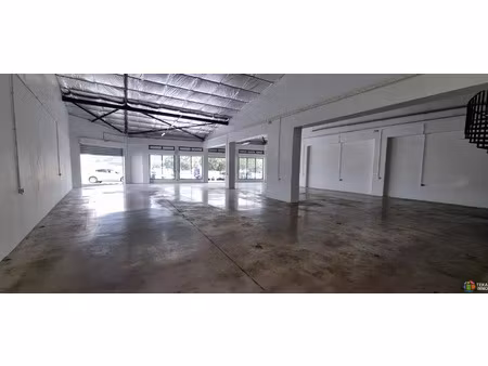 location commerce 2 pièces 285 m² à saint-louis (97450)