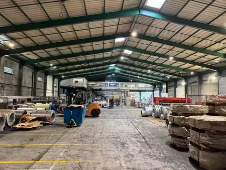 location local industriel 2900 m² à le port (97420)